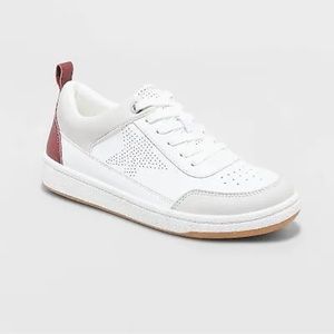 NWT Universal Thread Rena Sneakers Size 6